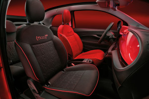 fiat 500 red interieur