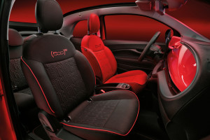 fiat 500 red interieur