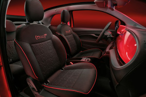 fiat 500 red interieur