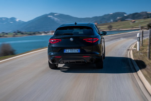 alfa romeo stelvio estrema